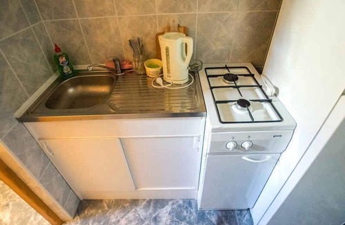 Seline Apartment | Studio mit Klimaanlage und Terrasse