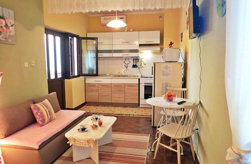 Seline Apartment | Studio mit Terrasse und Klimaanlage