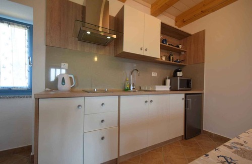 Skrbcici Apartment | Studio with air conditioning in a stone house
