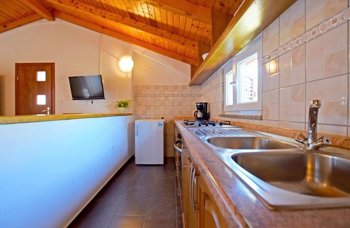 Seline Apartment | Studio with air conditioning and internet