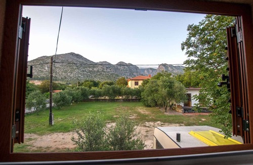 Seline Apartment | Studio with air conditioning and internet