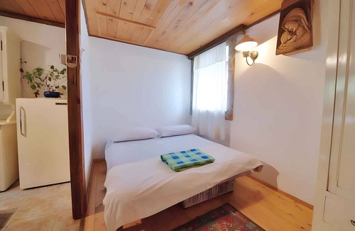 Veli Losinj Apartment | Studio with terrace in a residential area