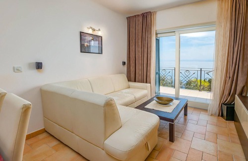 Donji Kraj Apartment | Stunning apartment in Moscenicka Draga
