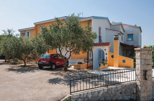 Posedarje Apartment | Stunning apartment in Posedarje with WiFi