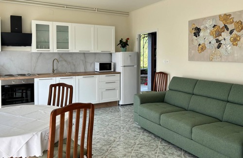 Poljane Apartment | Stunning apartment in Icici with WiFi