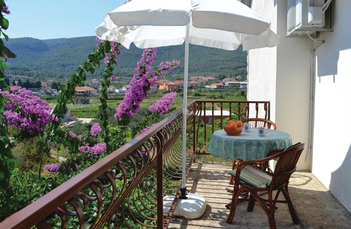 Island Hvar Apartment | Stunning apartment in Jelsa with WiFi