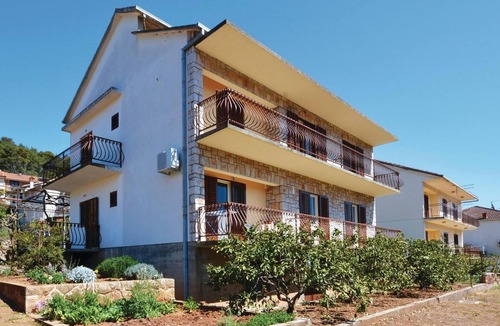 Island Hvar Apartment | Stunning apartment in Jelsa with WiFi