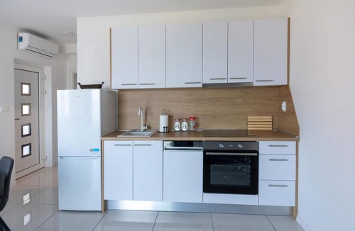 Komarna Apartment | Stunning apartment in Komarna with WiFi