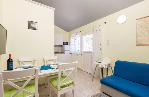 Kosljun Apartment | Stunning apartment in Kosljun with WiFi