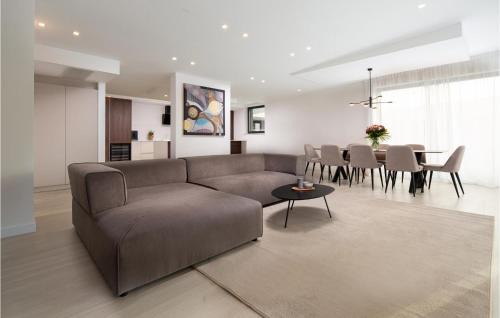 Zidarici Apartment | Stunning Apartment In Malinska With Wifi