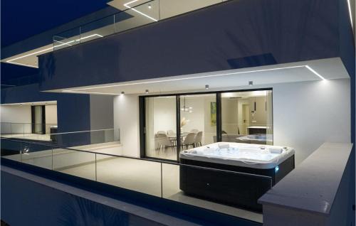 Zidarici Apartment | Stunning Apartment In Malinska With Wifi
