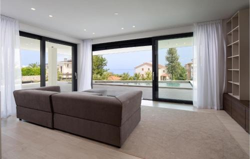 Zidarici Apartment | Stunning Apartment In Malinska With Wifi