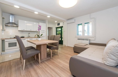 Meterize Apartment | Stunning apartment in Sibenik with sauna