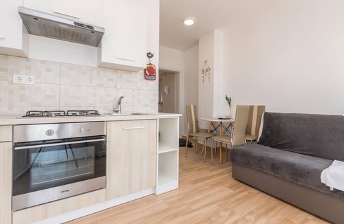 Turanj Apartment | Stunning apartment in Turanj with WiFi