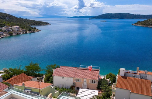 Vinisce Apartment | Stunning apartment in Vinisce with house sea view