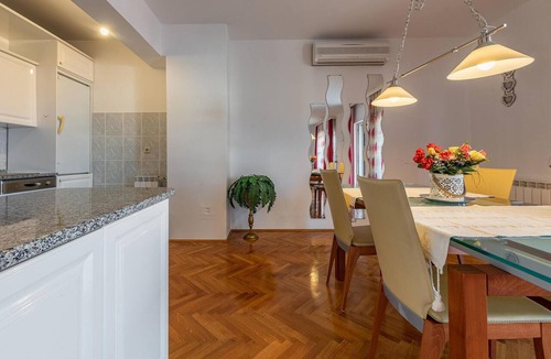 Zadar Apartment | Stunning apartment in Zadar with WiFi