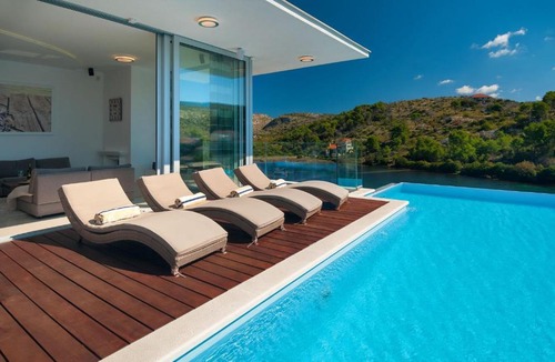 Sutivan Villa | Stunning Brac Villa 5 Bedrooms Villa Infinite Stunning Sea Views