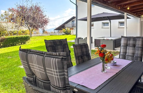 Josipdol House | Stunning home in Salopeki Modruski with WiFi