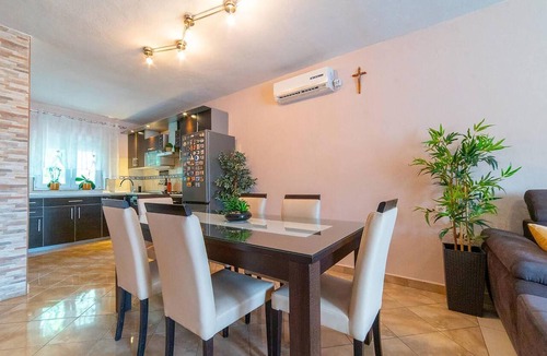 Benkovac House | Stunning home in Benkovac