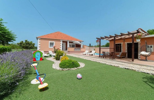 Benkovac House | Stunning home in Benkovac
