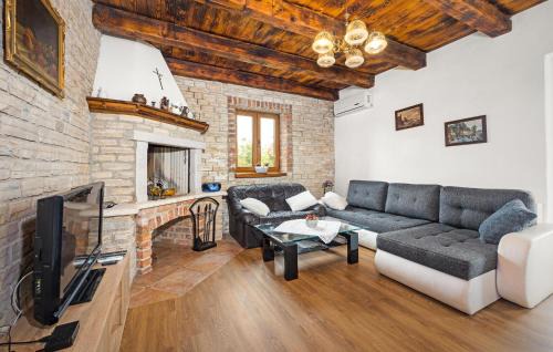 Cabrunici House | Stunning Home In Cabrunici