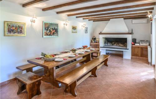 Trilj House | Stunning Home In Dicmo