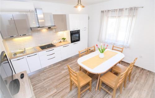 Trilj House | Stunning Home In Dicmo