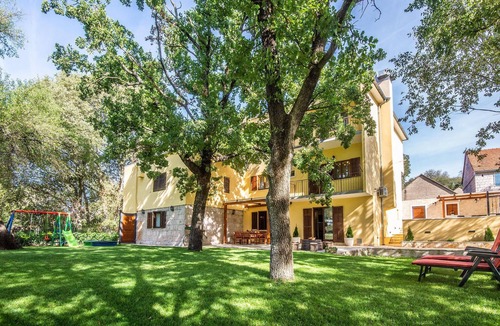 Trilj House | Stunning home in Dicmo