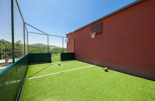 Dubrava House | Stunning home in Dubrava with sauna