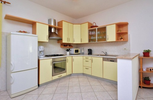 Dugopolje House | Stunning home in Dugopolje with sauna