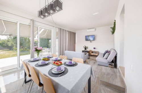 Dugopolje House | Stunning home in Dugopolje