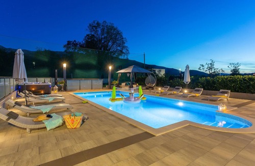 Dugopolje House | Stunning home in Dugopolje