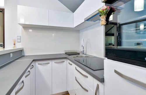 Lasinja House | Stunning home in Desni Stefanki