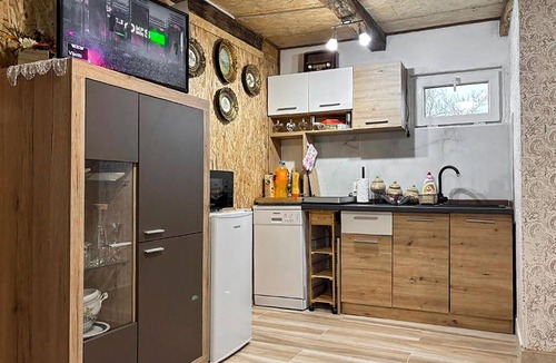 Hrascina House | Stunning home in Hrascina with sauna