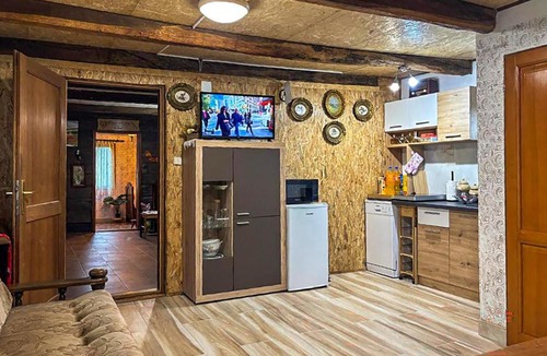 Hrascina House | Stunning Home In Hrascina With Sauna
