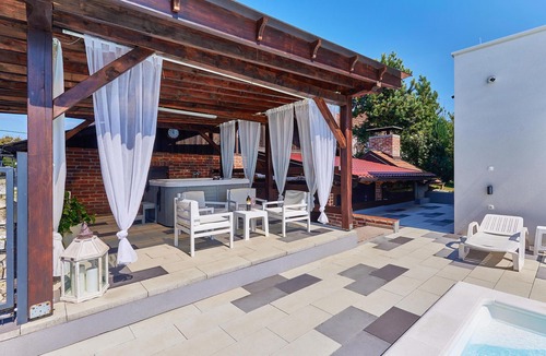 Kapela House | Stunning home in Kapela with kitchen