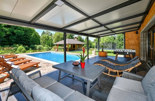 Jalzabet House | Stunning home in Kelemen with sauna