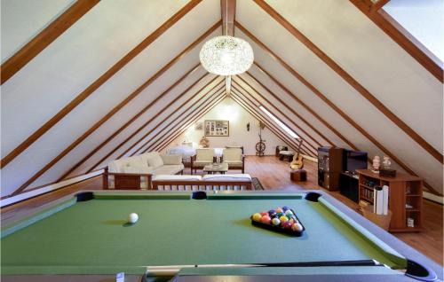 Kucice House | Stunning Home In Kucice With Wifi