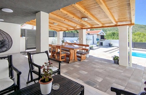 Ljubitovica House | Stunning home in Ljubitovica
