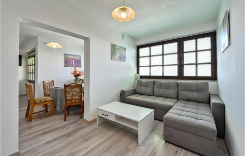 Novi Marof House | Stunning Home In Madzarevo With Sauna