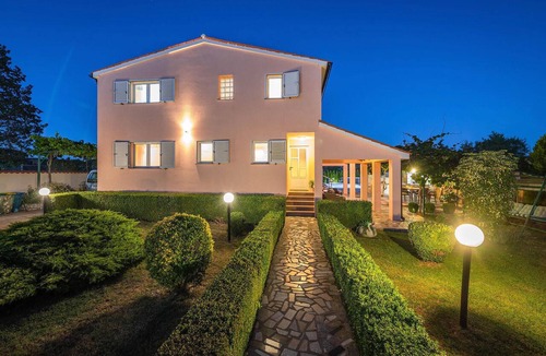 Loborika House | Stunning home in Marcana
