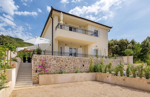 Miholascica House | Stunning home in Miholascica