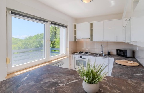 Jastrebarsko House | Stunning home in Paljugi with sauna