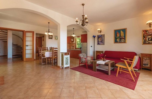 Preko House | Stunning home in Preko with kitchen