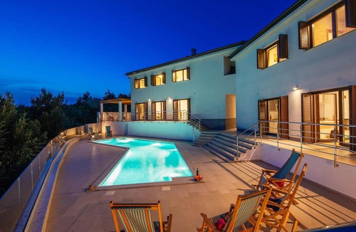 Rtina House | Stunning home in Razanac