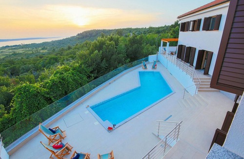 Rtina House | Stunning home in Razanac