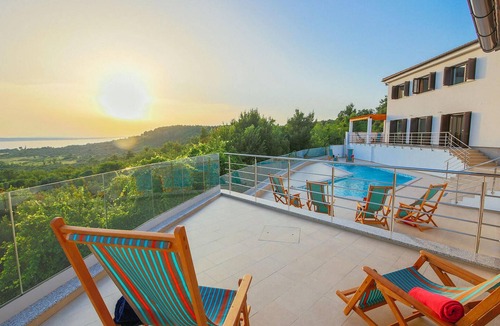 Rtina House | Stunning home in Razanac