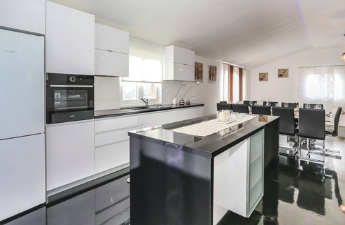 Hrvace House | Stunning home in Rumin with sauna