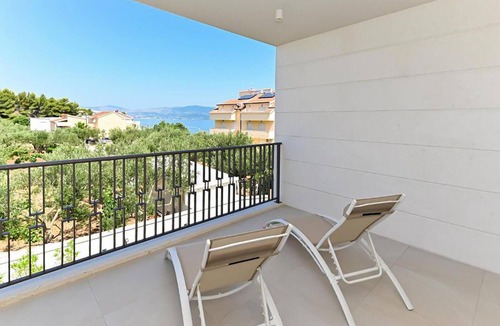 Slatine House | Stunning home in Slatine