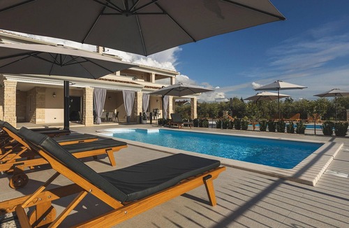 Seget House | Stunning home in Umag
